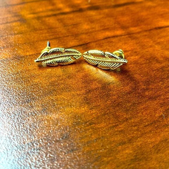 Gold Feather Earrings - Picture 1 of 3